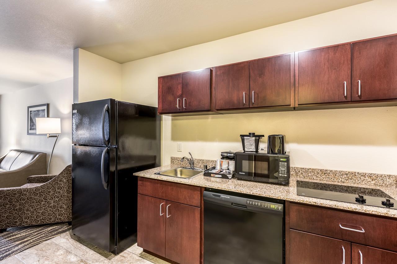 Cobblestone Hotel & Suites Hartford Buitenkant foto