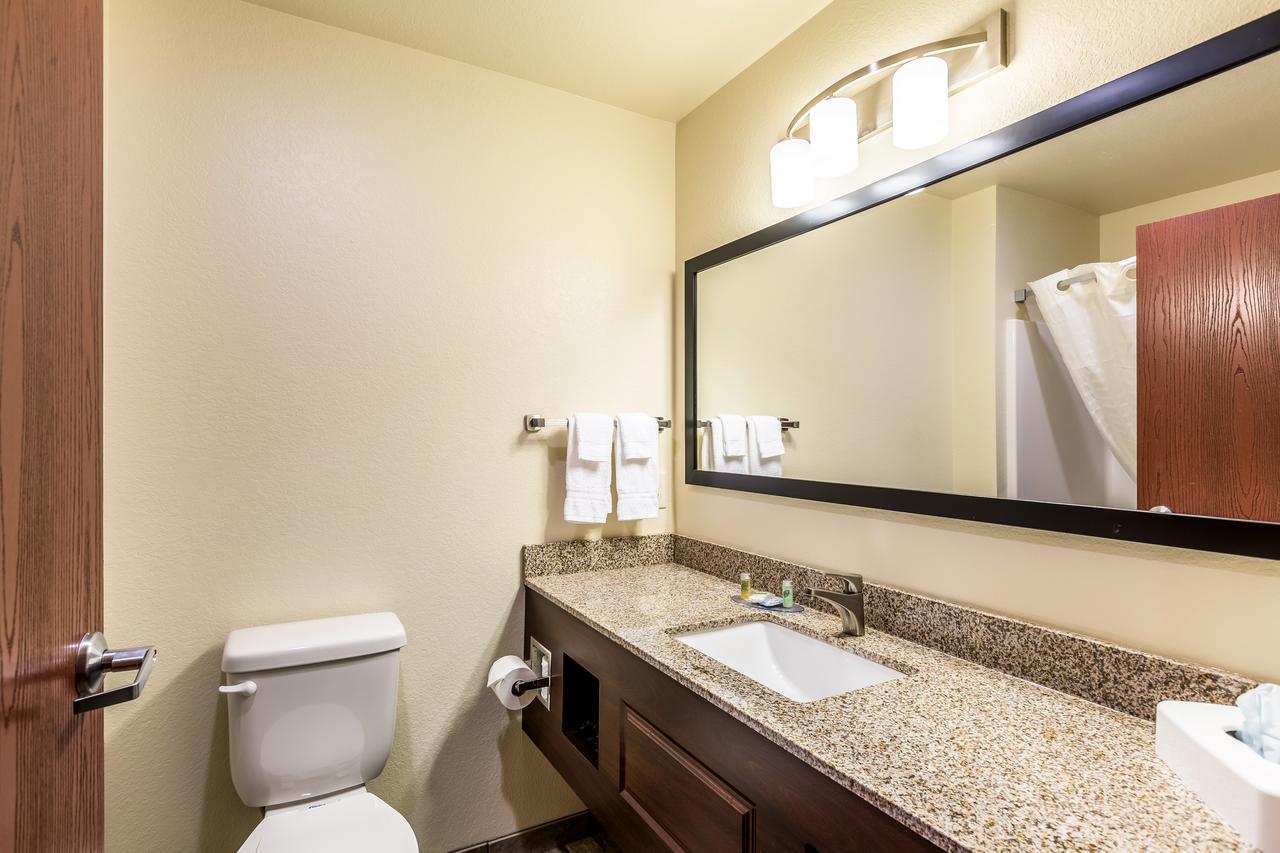 Cobblestone Hotel & Suites Hartford Buitenkant foto