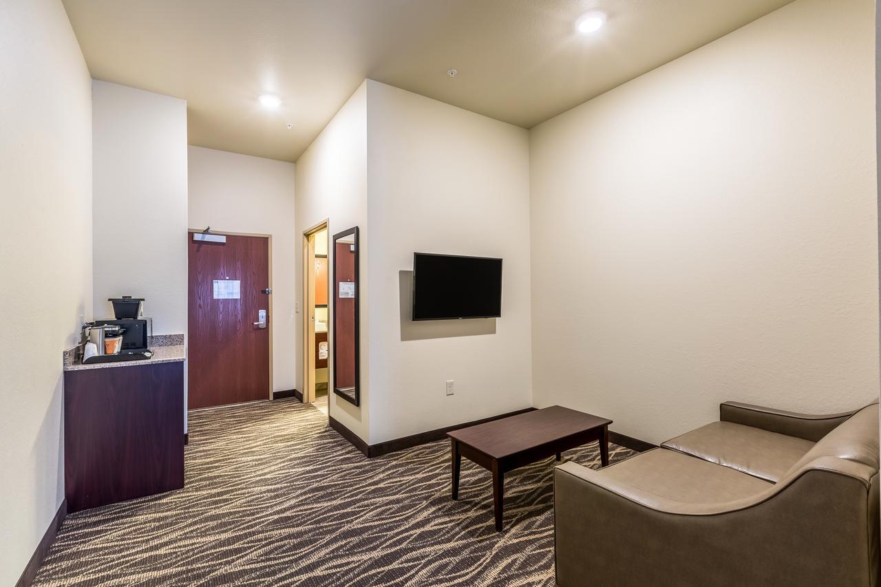 Cobblestone Hotel & Suites Hartford Buitenkant foto