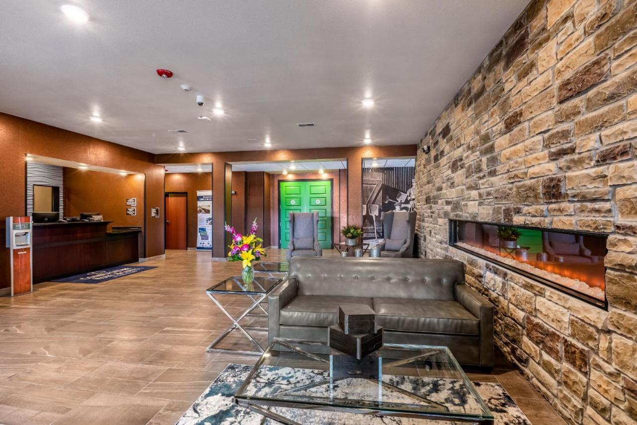 Cobblestone Hotel & Suites Hartford Buitenkant foto