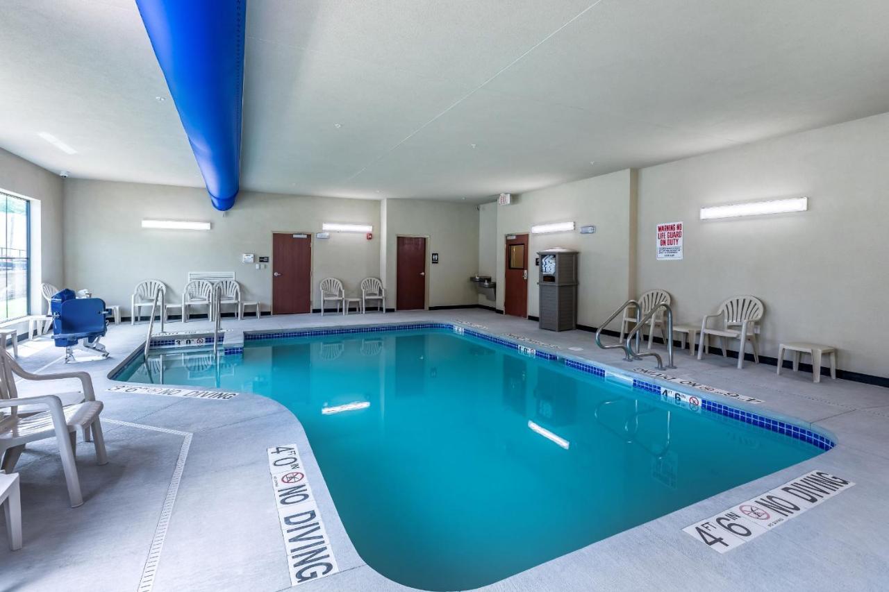 Cobblestone Hotel & Suites Hartford Buitenkant foto