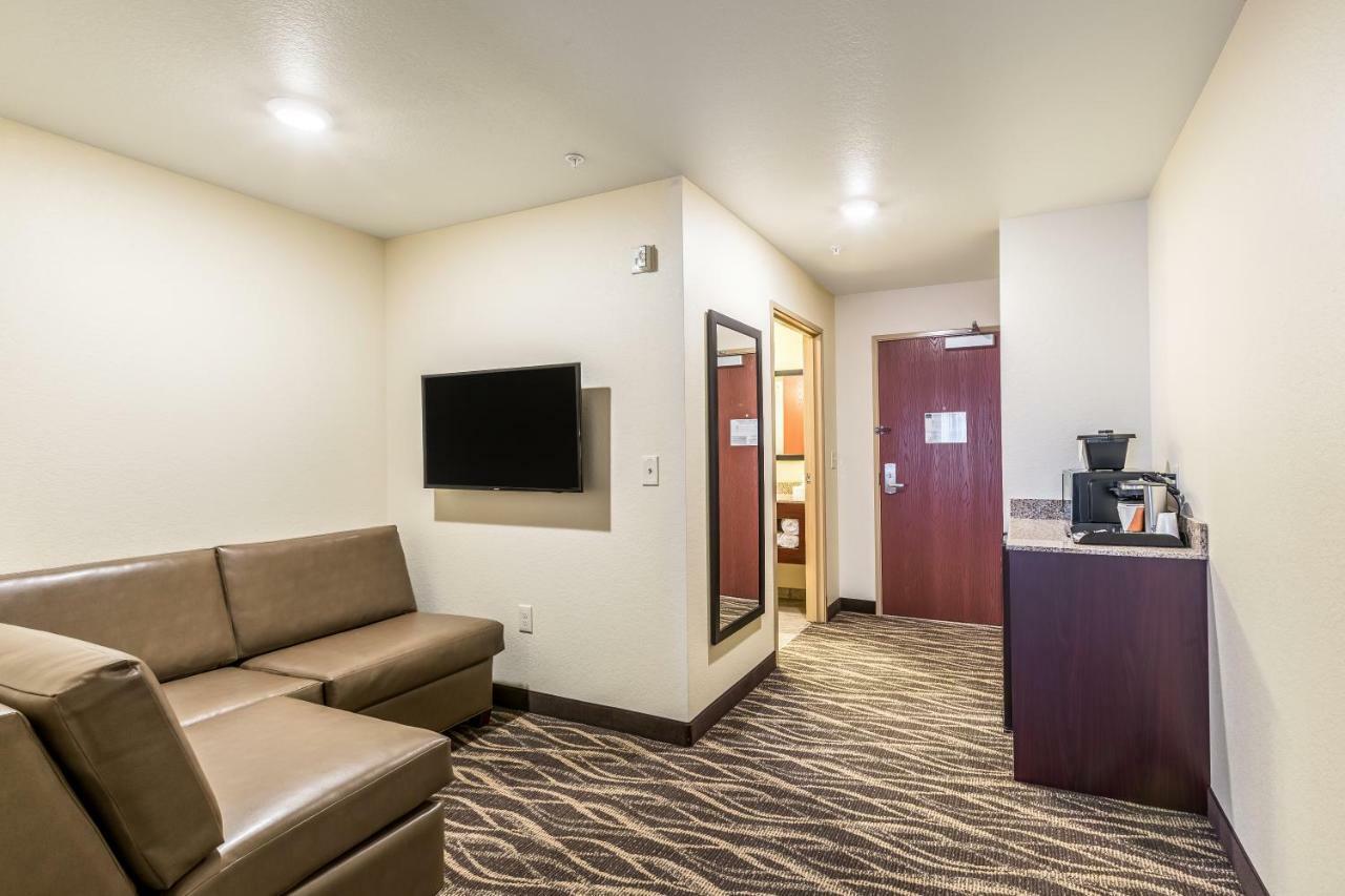 Cobblestone Hotel & Suites Hartford Buitenkant foto